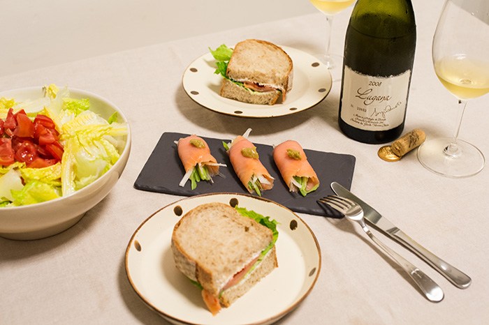 夏日消暑之無油煙三明治,與美麗湖邊來的義大利白酒