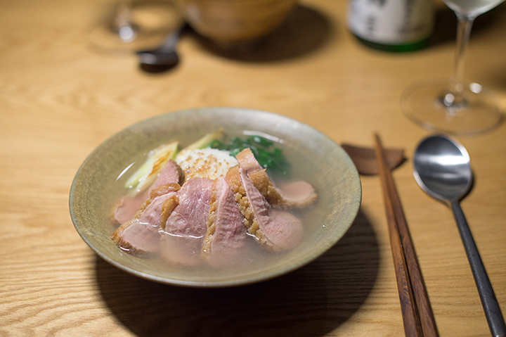買了日本大蔥之後，做了烤飯糰大蔥鴨湯