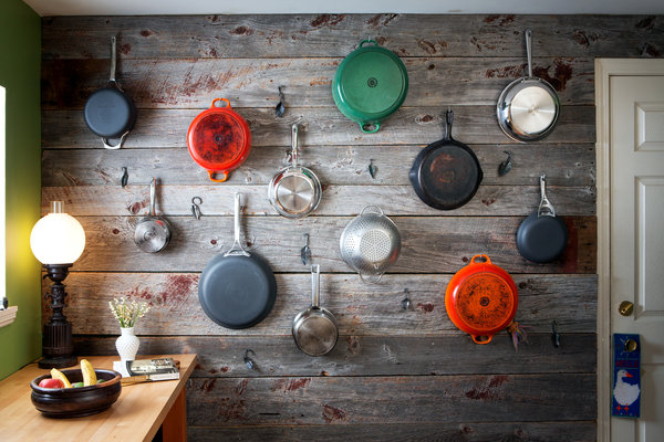 作者受到贝潘家厨房的启发，自己打造的锅具展示墙。大约用了8小时完成。